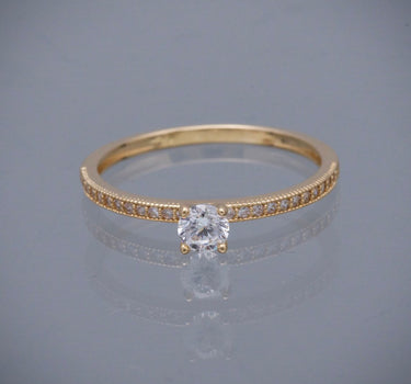 Solitario con swarovski blanco 1.7gr / Talla: 7 3/4 / Oro Amarillo Nac B