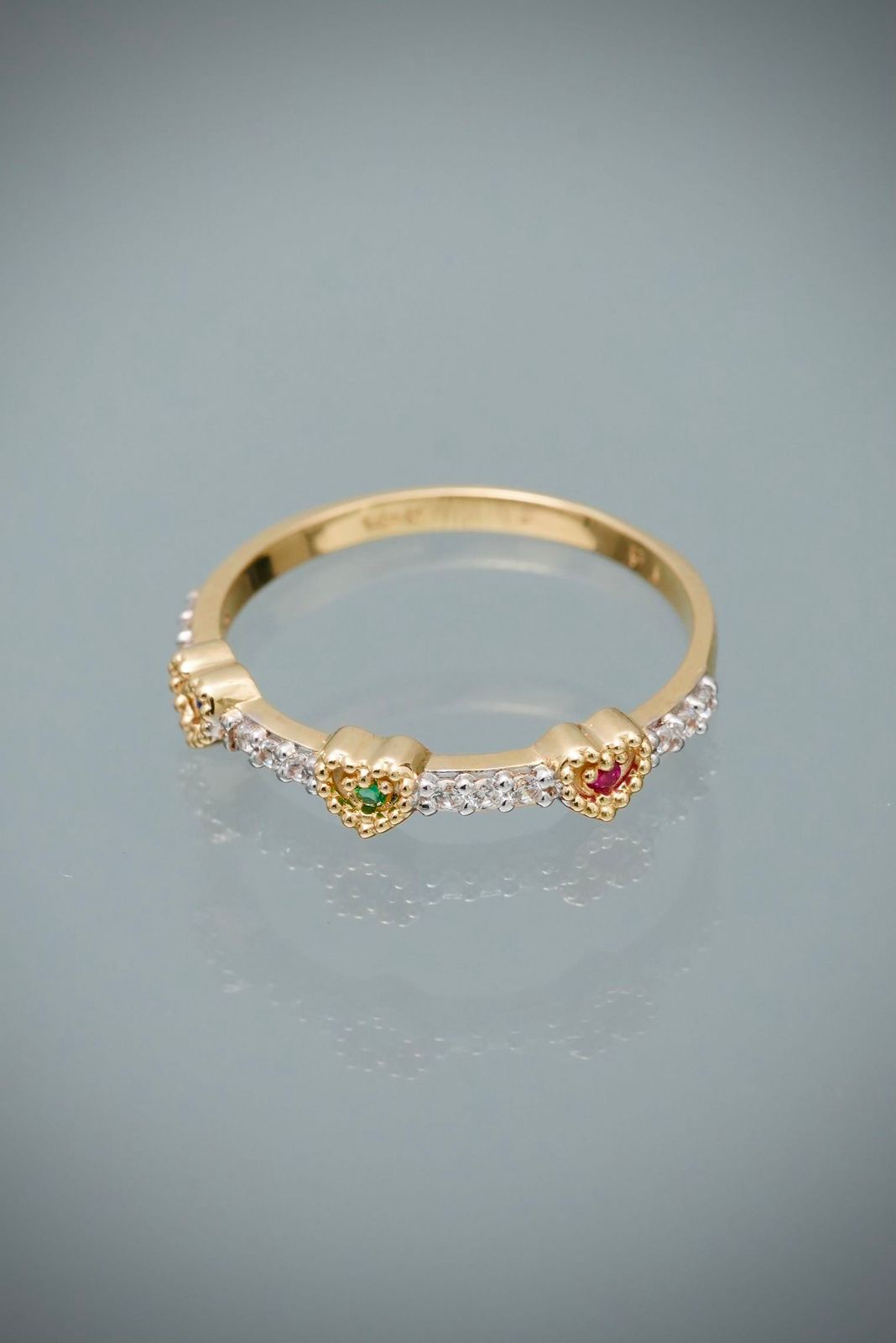 Anillo corazones con swarovski multicolor 2.05gr / Talla 7 3/4 / Oro Amarillo Nac B