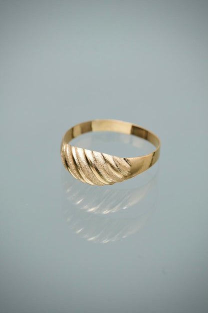 Anillo  1.25gr / Talla 8 3/4 — Oro Amarillo