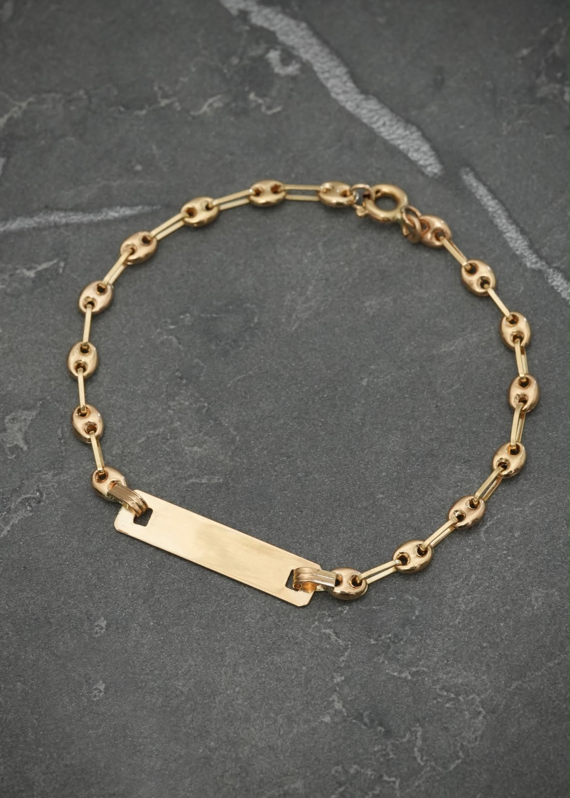 Pulso Bebe con Placa 1.8gr / 15cm / Ancho 5,0mm — Oro Amarillo