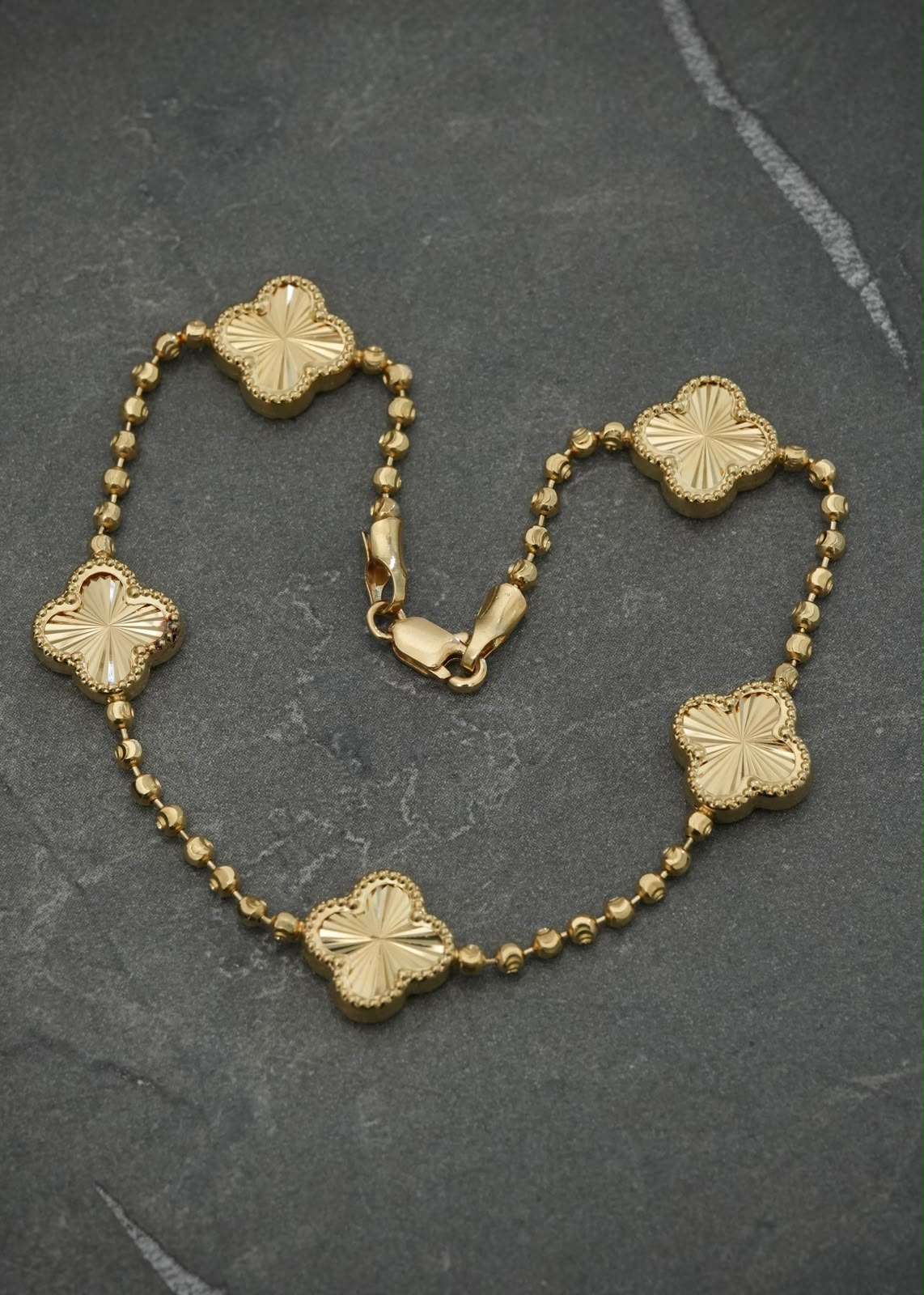Pulso Lucky Clover Diamantado 4.8gr / 18cm / 9,8mm — Oro Amarillo
