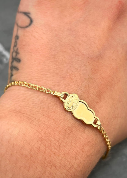 Pulso Bebe con Placa San Benito 1.4gr / 14cm / 8,5mm — Oro Amarillo