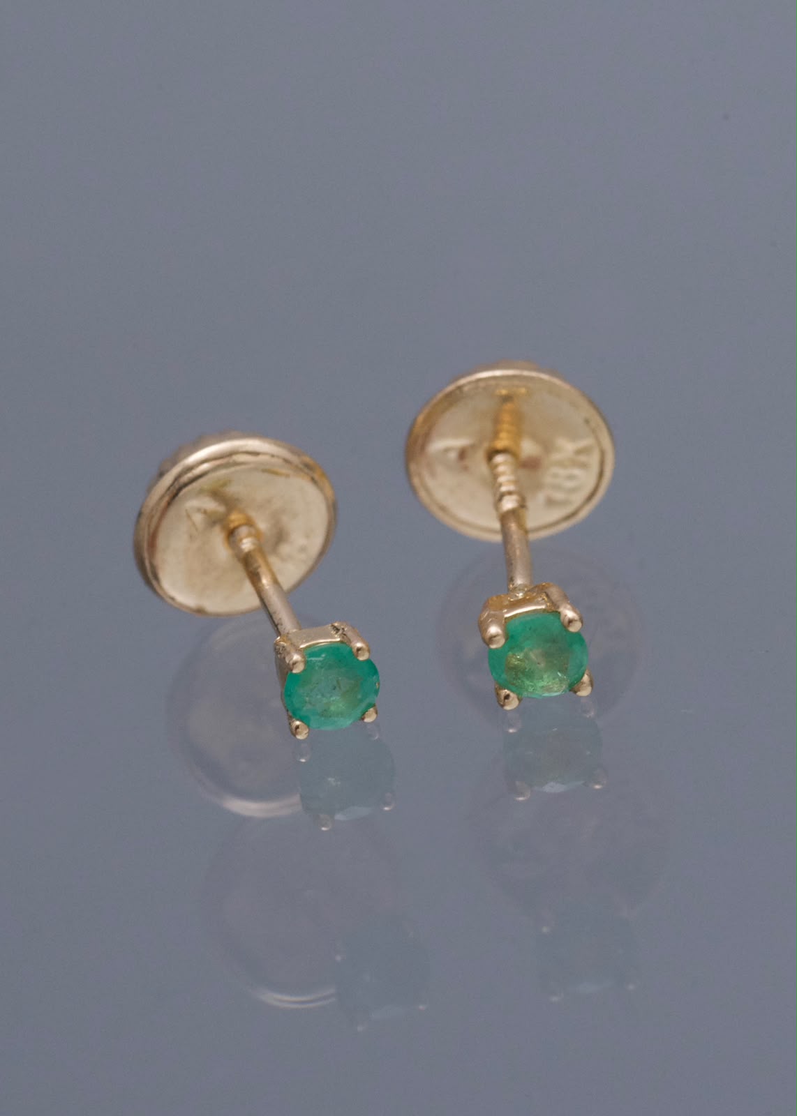 Topos con 11pts de Esmeralda 0.5gr / 0.2cm / 2.5mm — Oro Amarillo