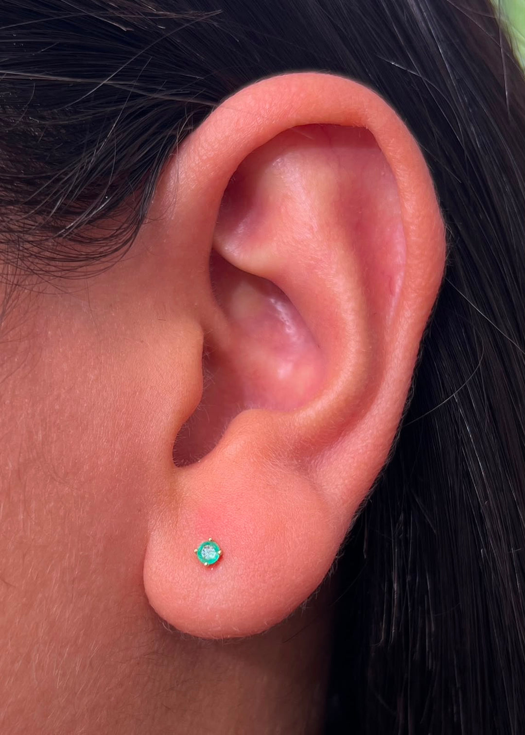 Topos con 11pts de Esmeralda 0.5gr / 0.2cm / 2.5mm — Oro Amarillo