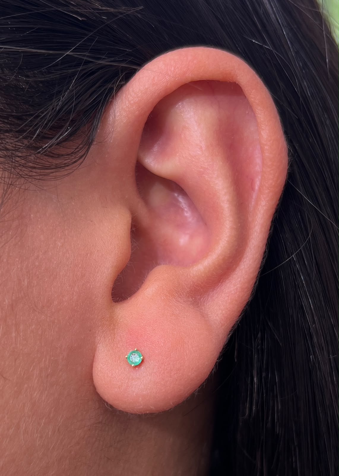 Topos con 11pts de Esmeralda 0.5gr / 0.2cm / 2.5mm — Oro Amarillo