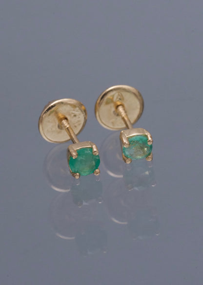 Topos con 22pts de Esmeralda 0.55gr / 0.3cm / 3.1mm — Oro Amarillo