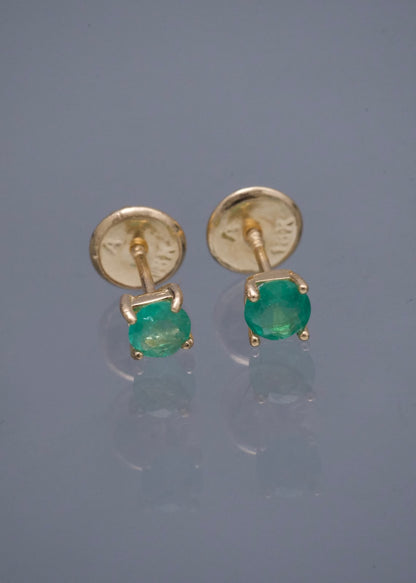 Topos con 29pts de Esmeralda 0.6gr / 0.3cm / 3.6mm — Oro Amarillo