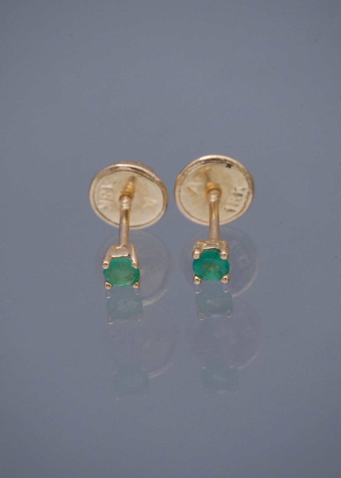 Topos con 12pts de Esmeralda 0.5gr / 0.2cm / 2.5mm — Oro Amarillo