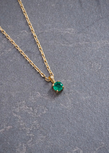 Cadena con Dije 8pts de Esmeralda 1.7gr / 45cm / 0.7mm — Oro Amarillo