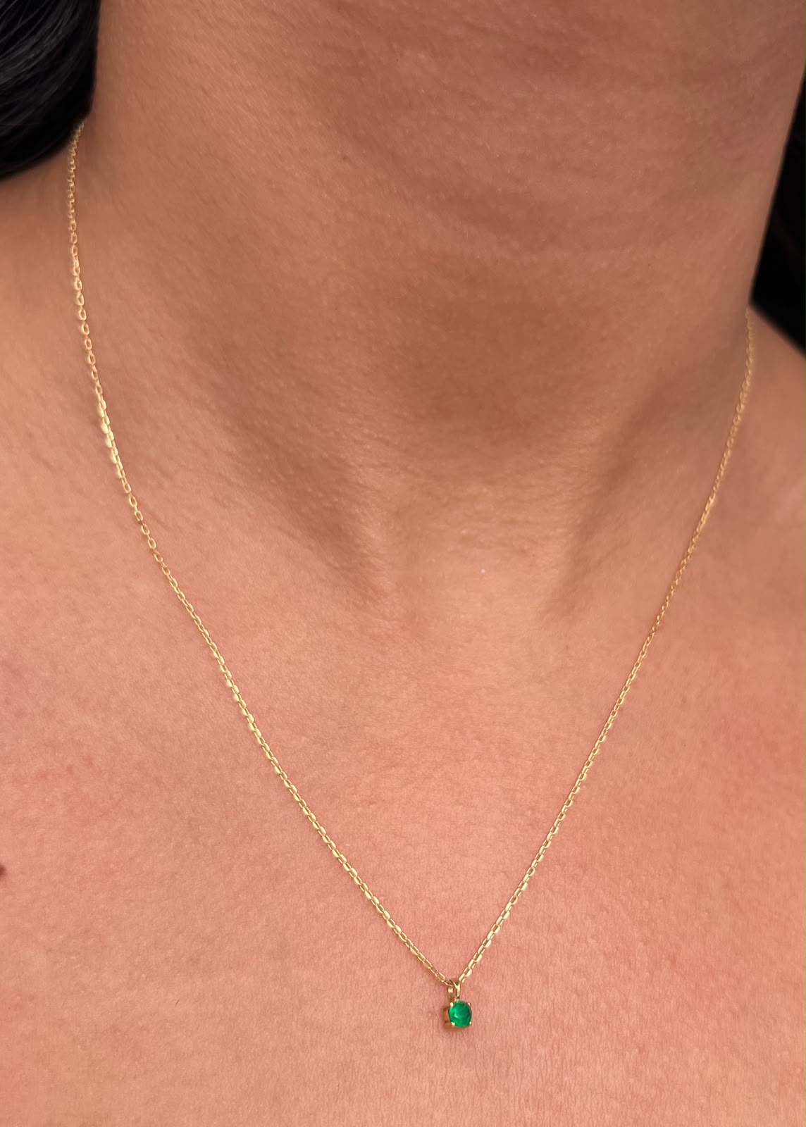 Cadena con Dije 8pts de Esmeralda 1.7gr / 45cm / 0.7mm — Oro Amarillo