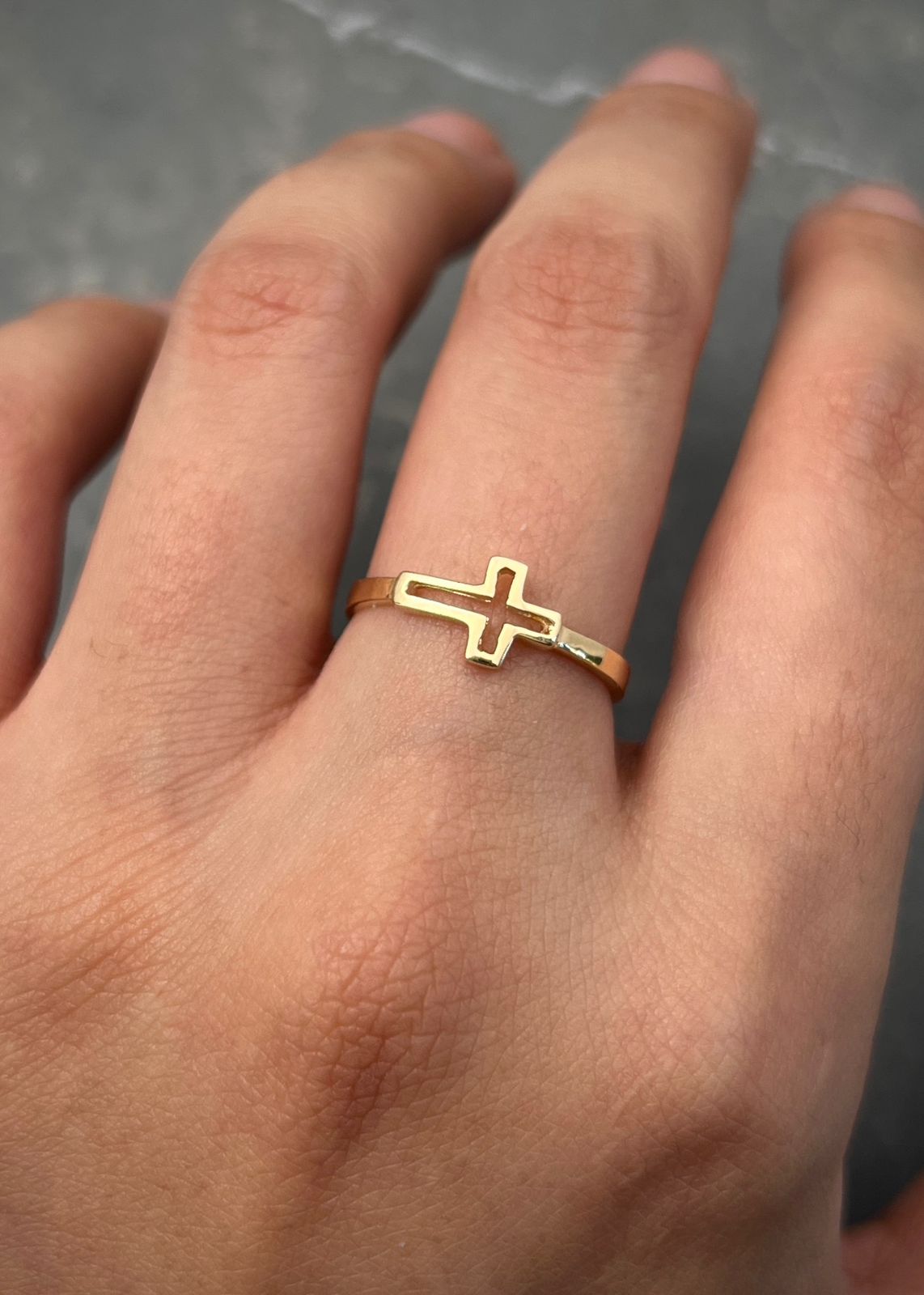 Anillo cruz 1.55gr / TALLA 6 / Oro Amarillo Nac M
