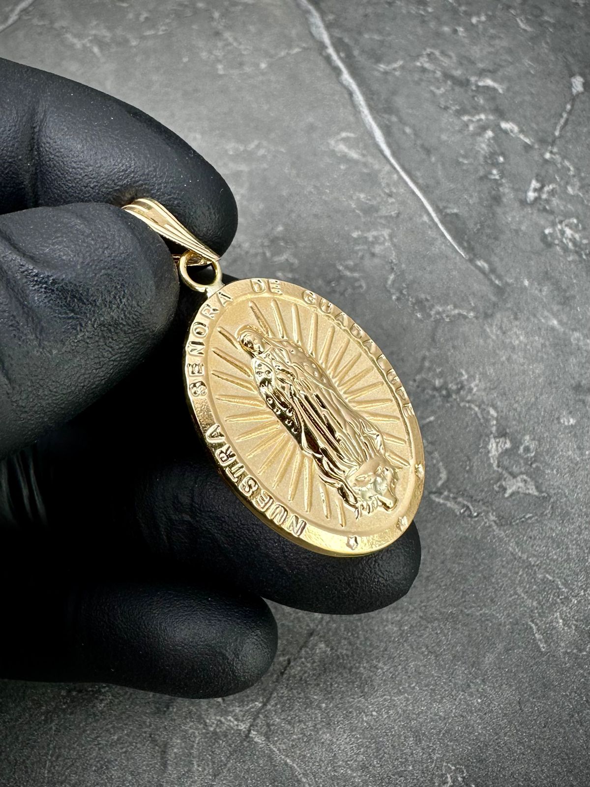 Dije virgen de guadalupe 3.45gr / Largo 4.2cm / Oro Amarillo Nac M
