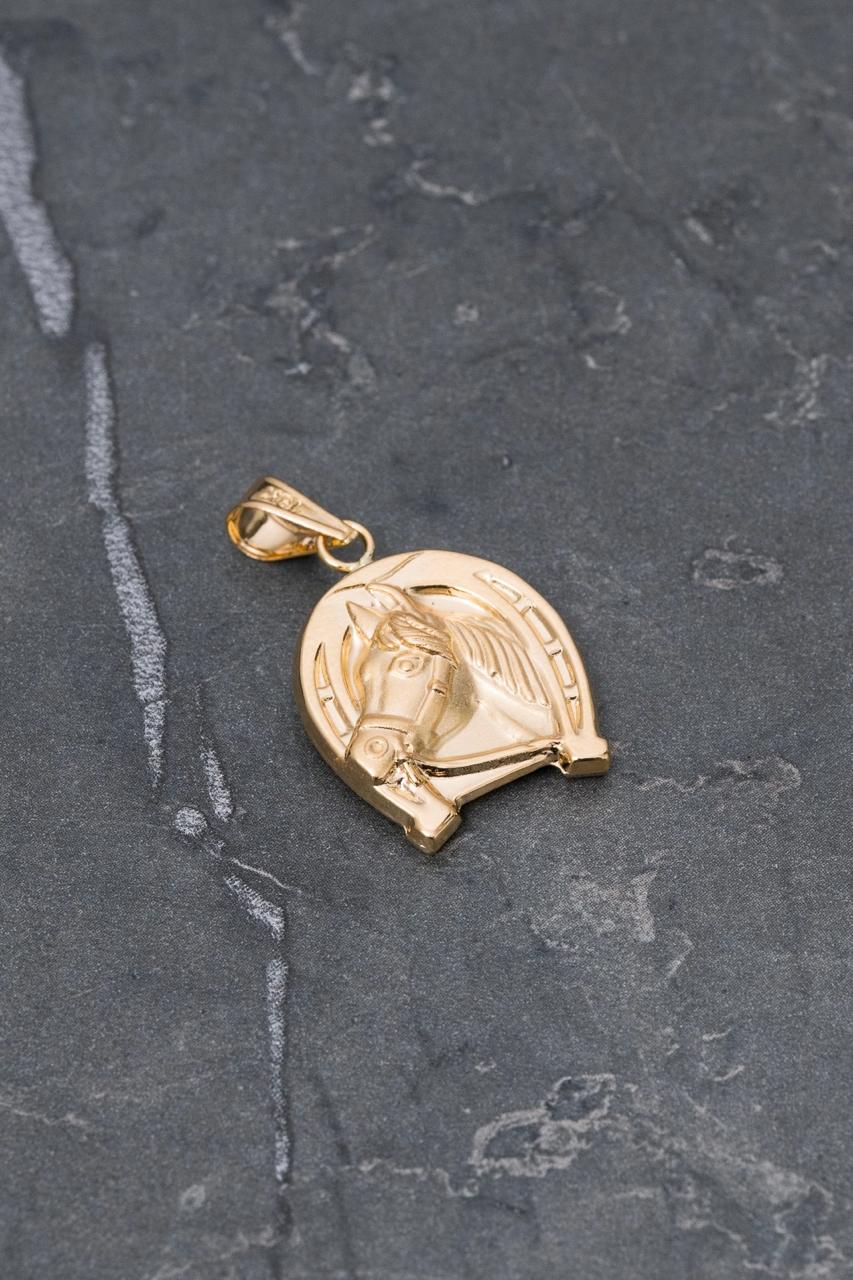 Dije herradura con caballo 2.15gr / Largo 3.1cm / Oro Amarillo Nac B