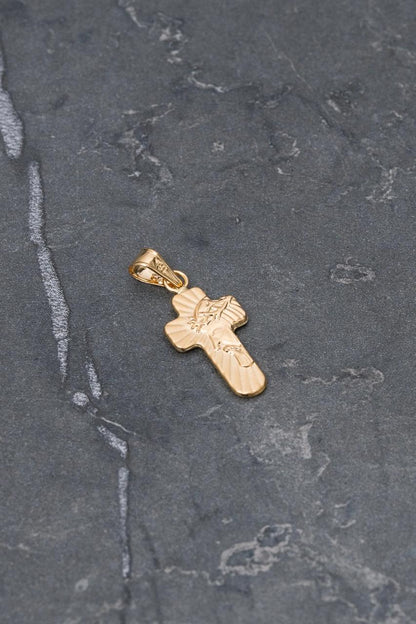 Dije cruz con cristo 0.75gr / Largo 2.6cm / Oro Amarillo Nac B