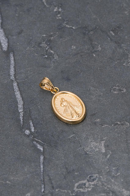 Dije jesus de la misericordia 1gr / Largo 2.5cm — Oro Amarillo