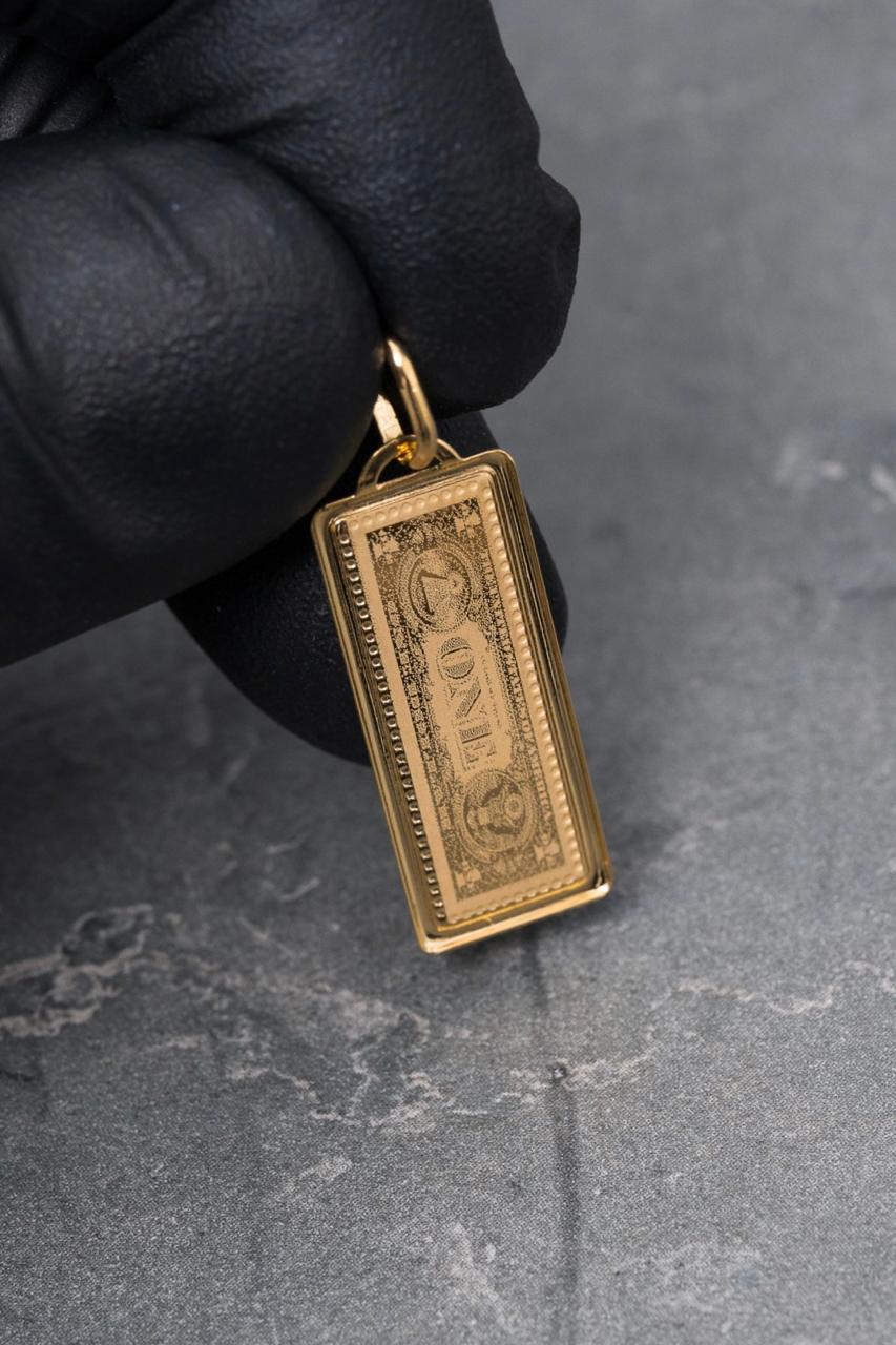 Dije dolar 1.1gr / Largo 3cm — Oro Amarillo