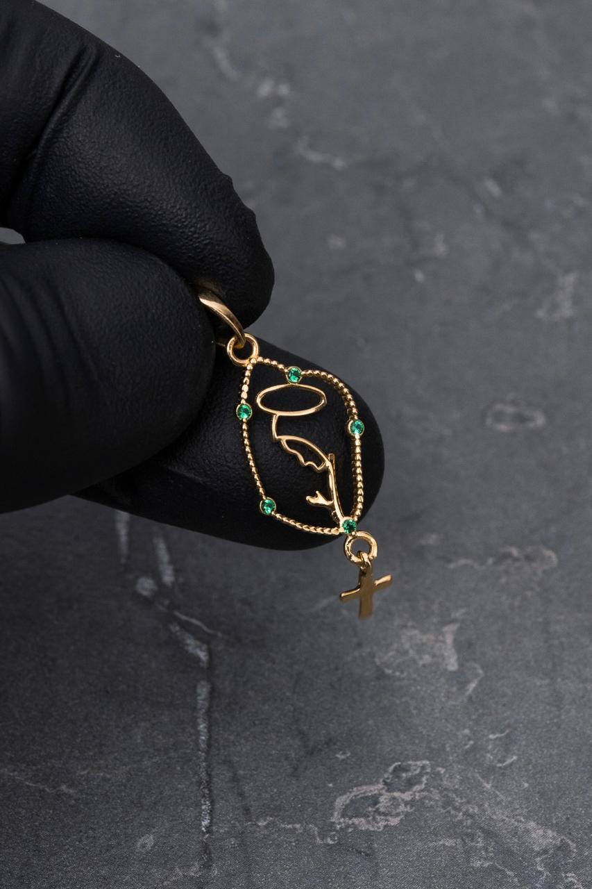 Dije virgen con swarovski verde 1.25gr / Largo 3.5cm / Oro Amarillo Nac B