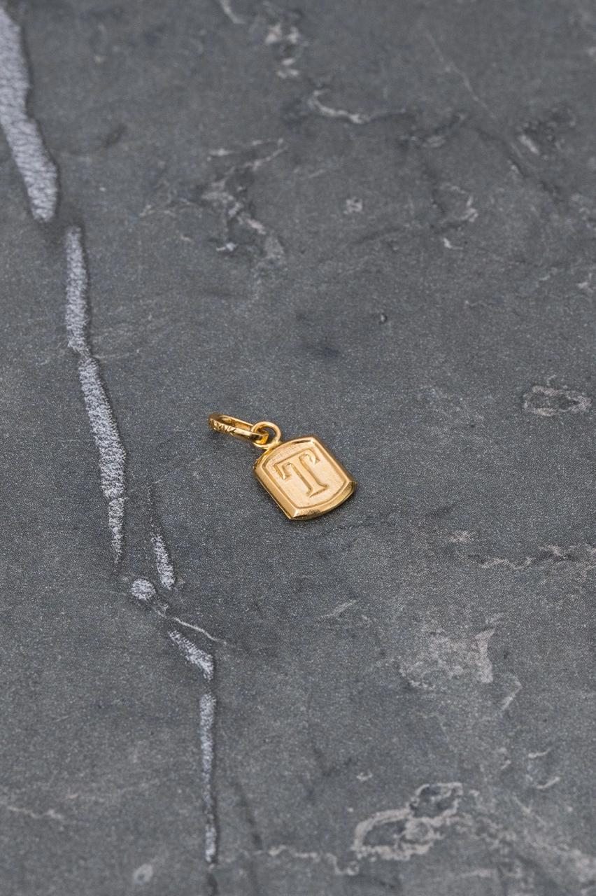 Dije letra t 0.4gr / Largo 1.5cm / Oro Amarillo Nac B