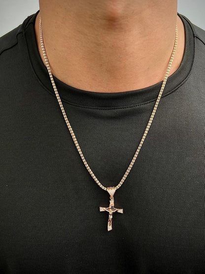 Dije cruz con cristo y swarovski blanco 4.7gr / Largo 4.5cm — Oro Rosado