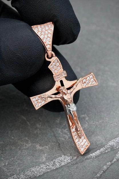 Dije cruz con cristo y swarovski blanco 4.7gr / Largo 4.5cm — Oro Rosado