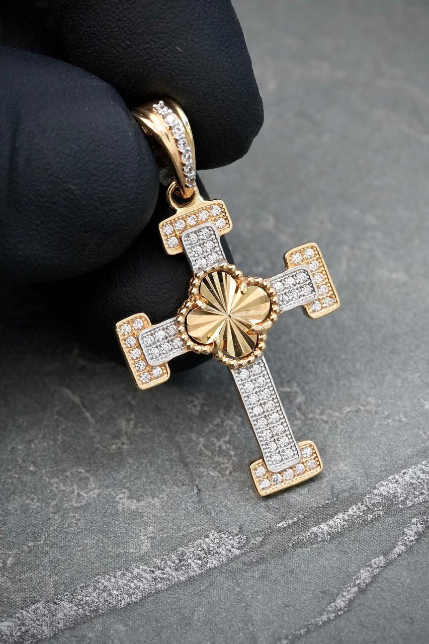 Dije cruz lucky con swarovski blanco 3.6gr / Largo 3.8cm — Oro Amarillo