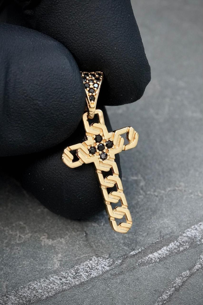 Dije cruz con swarovski negro 1.7gr / Largo 2.7cm / Oro Amarillo Nac B