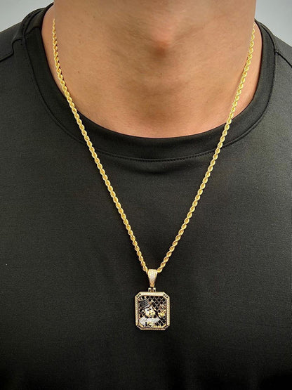 Dije tio rico con swarovski negro y blanco 12.45gr / Largo 4.7cm — Oro Amarillo