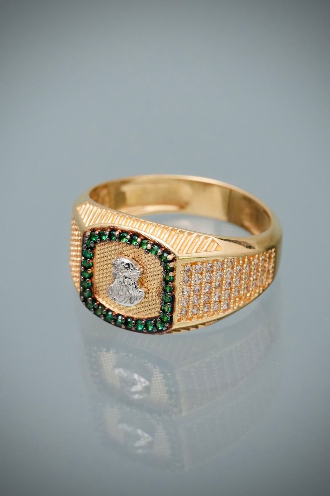 Anillo jesus con swarovski verde y blanco 7.35gr / Talla 9 — Dos Oros