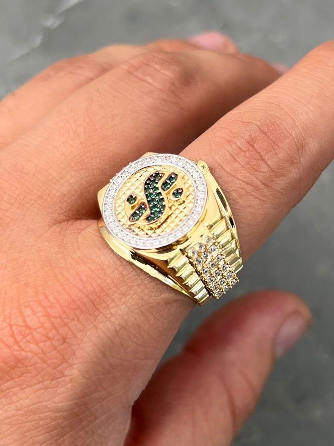 Anillo signo peso con swarovski blanco y verde 11.15gr / Talla 9 3/4 / Oro Amarillo Nac B