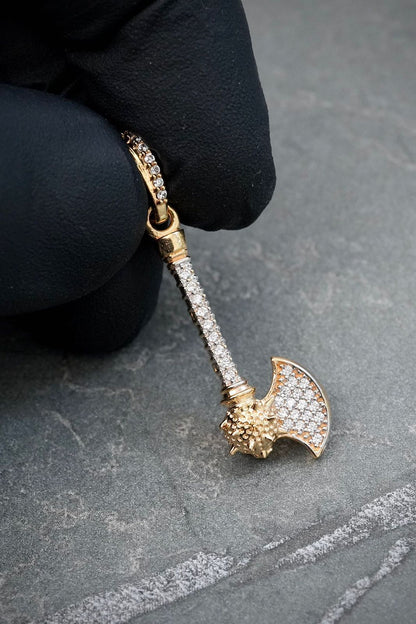 Dije hacha con swarovski blanco 2.7gr / Largo 3.5cm — Oro Amarillo