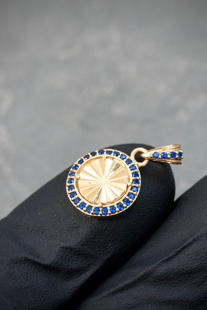 Dije diamantado con swarovski azul 1.6gr / Largo 1.9cm / Oro Amarillo Nac B