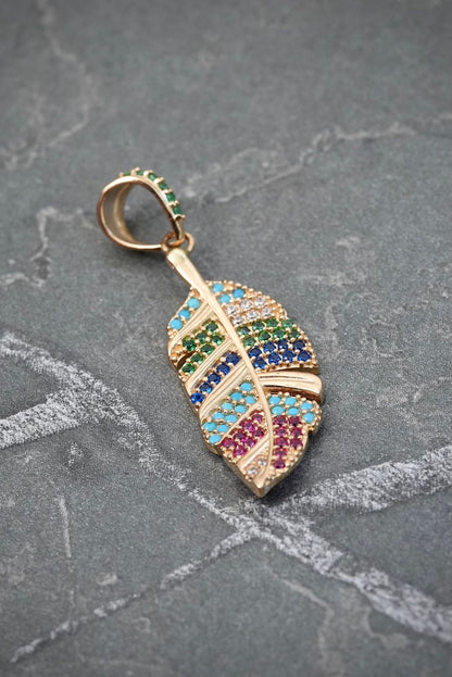 Dije hoja con swarovski multicolor 2.1gr / Largo 3.3cm — Oro Amarillo