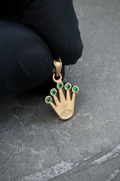 Dije corona rx con swarovski verde 1.15gr / Largo 1.8cm — Oro Amarillo