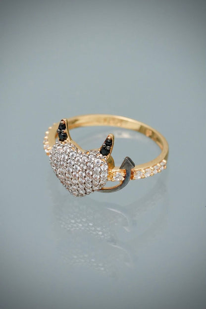 Anillo corazon con swarovski negro y blanco 2.65gr / Talla 7 / Oro Amarillo Nac B