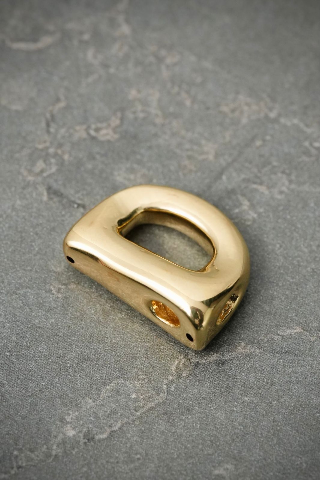 Dije letra d 0.65gr / Largo 1.6cm — Oro Amarillo