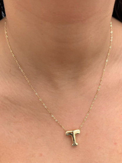Dije letra t 0.55gr / Largo 1.7cm — Oro Amarillo