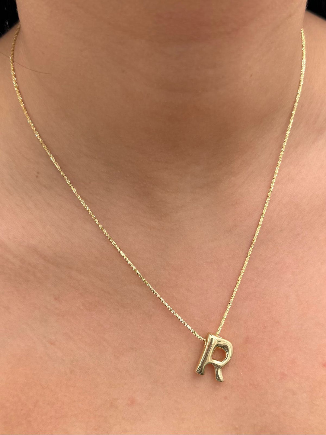 Dije letra r 0.65gr / Largo 1.7cm — Oro Amarillo