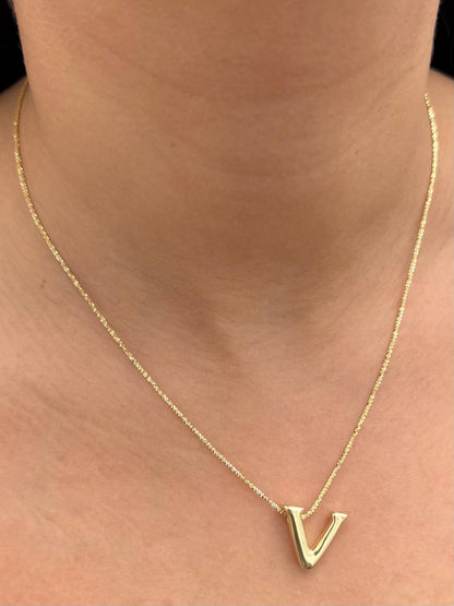Set Cadena Diamantada Dije Letra V 2.3gr / Largo 45cm / Oro Amarillo Italy +3 B
