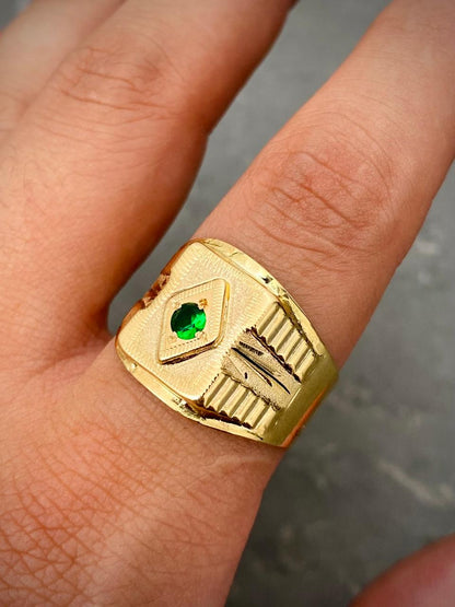 Anillo con swarovski verde 3.4gr / Talla 11 1/4 — Oro Amarillo