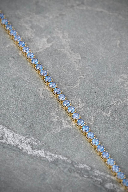 Pulso Tenis con Swarovski Azul 2.5gr / 18cm / 1.8mm — Oro Amarillo