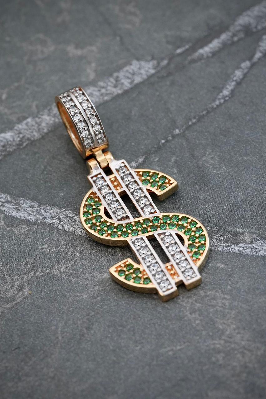 Dije signo peso con swarovski verde y blanco 3.55gr / Largo 3.3cm — Oro Amarillo