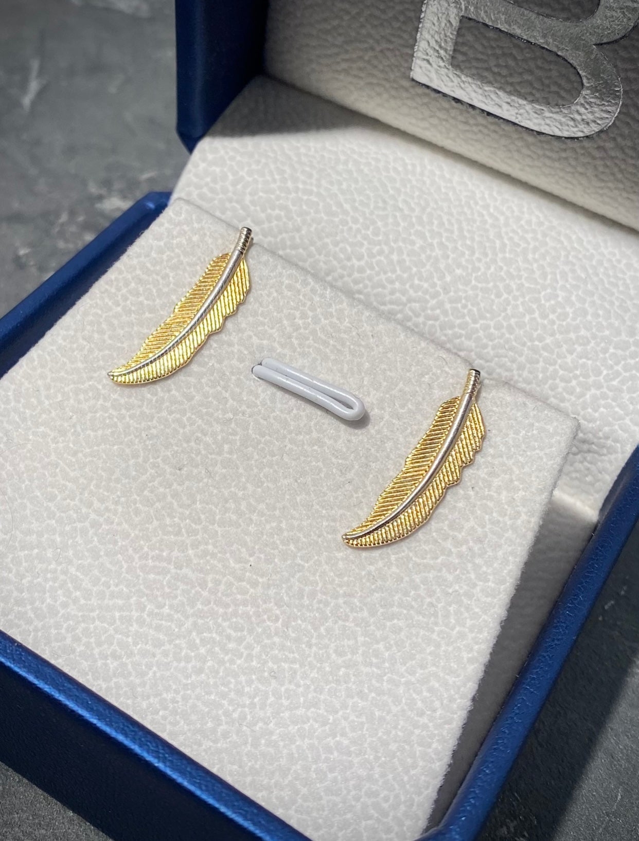 Aretes de pluma 1.85gr / Largo 6cm / Oro Amarillo italy cte B