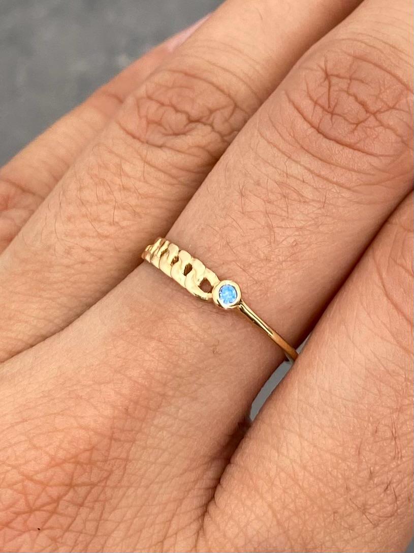 Anillo cubano con swarovski azul 0.9gr / Talla 6 1/2 / Oro Amarillo Nac B