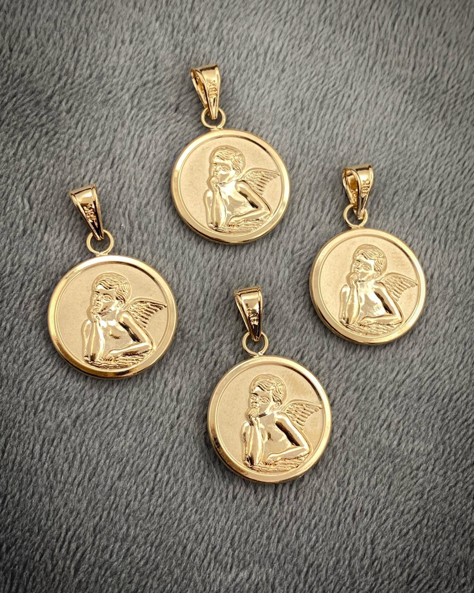 Dije medalla de angel 1.3gr / 2.5cm / Oro Amarillo Nac M