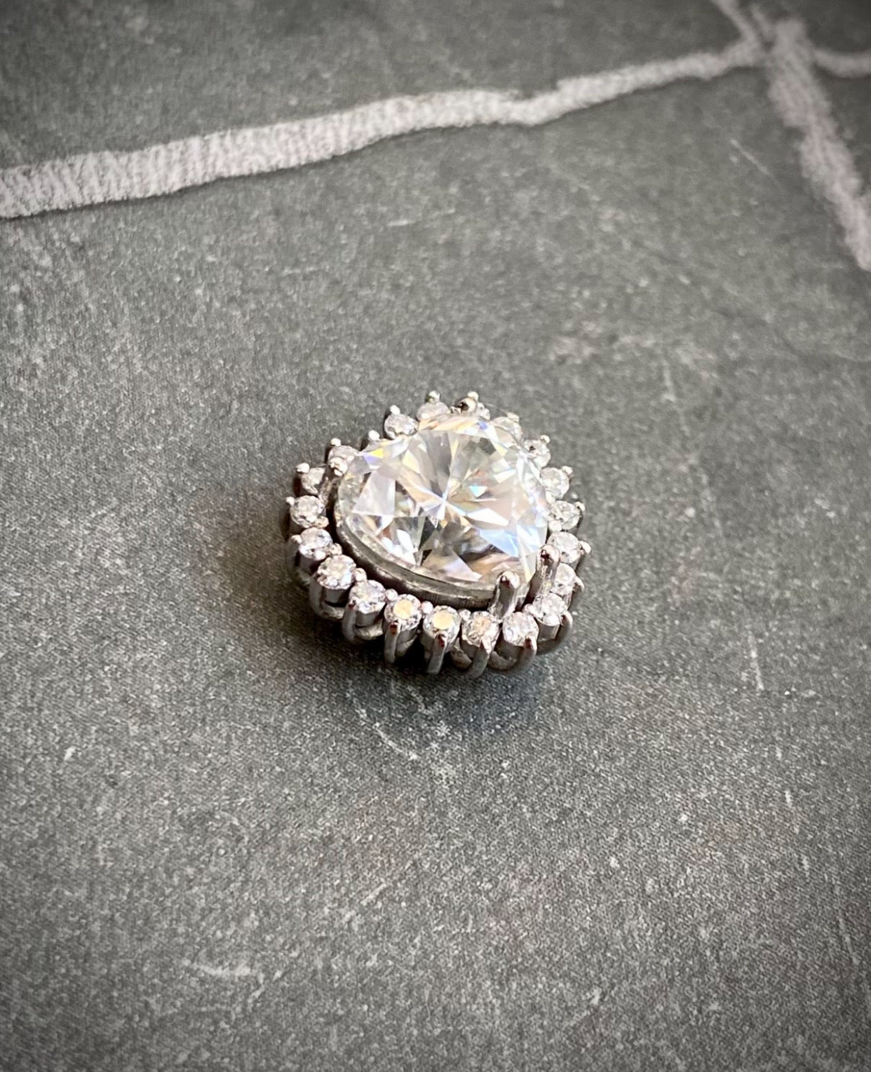 Dije de corazon con 342pts de Mois 2.8gr / 1cm / Oro Blanco (Joya) B