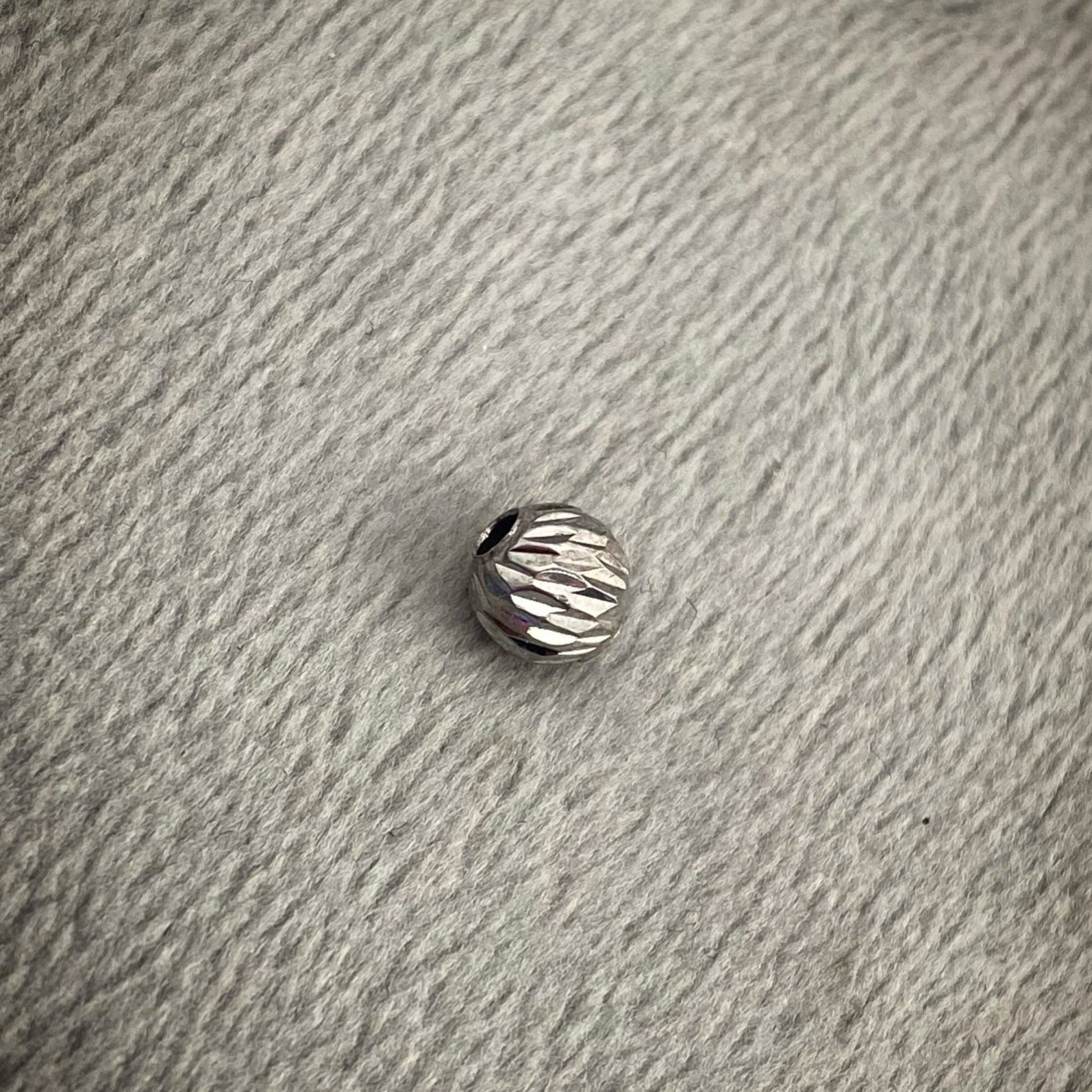 Bola Diamantada 4mm 0.1gr / Oro blanco Nac B