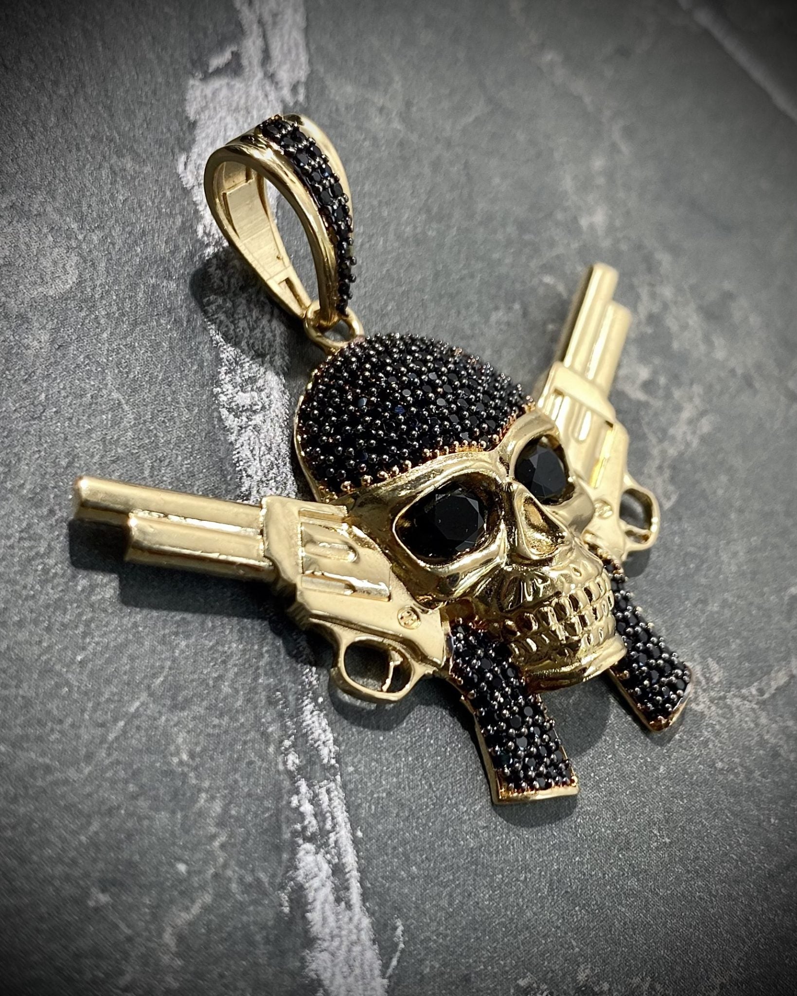 Dije de calavera 11.9gr / 4.3cm / Oro Amarillo Nac M