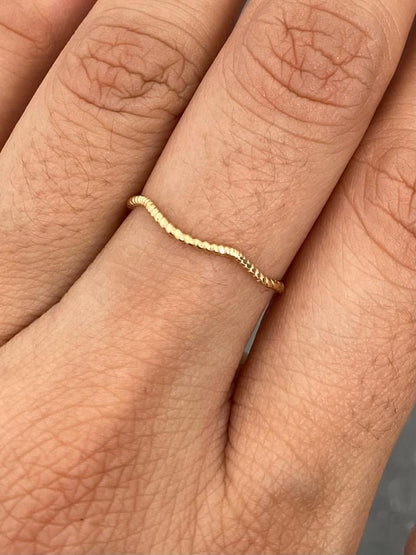 Anillo  0.6gr / Talla 6 — Oro Amarillo