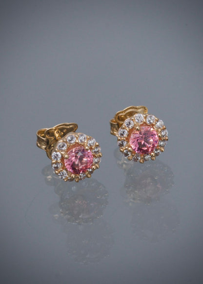 Topos flor con swarovski rosado y blanco 2.2gr / Largo 0.7cm / Oro Amarillo Nac B