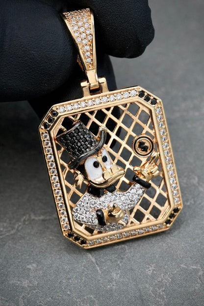 Dije tio rico con swarovski negro y blanco 12.45gr / Largo 4.7cm — Oro Amarillo